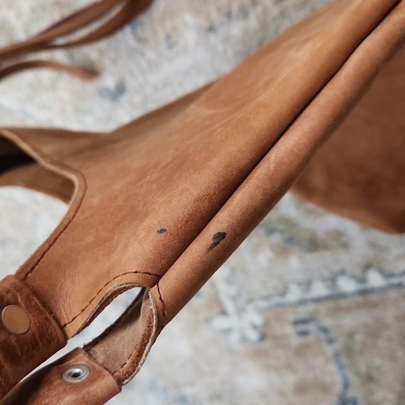 Raven + Lily Leather Shoulder Bag - Picture 6 of 10